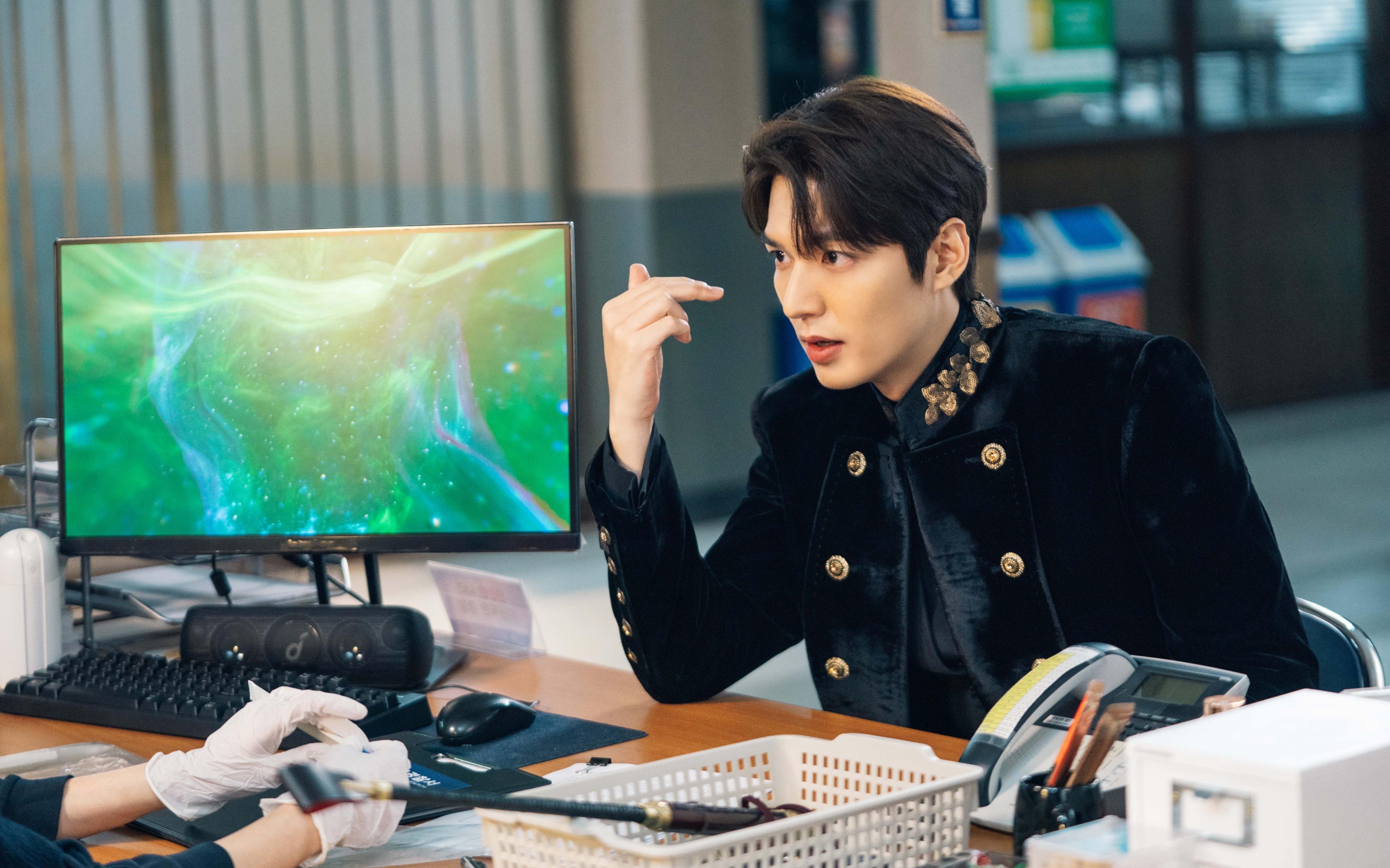 开云·体育官网APP下载-区域压迫与人盯人防守混合布置，区域防守和盯人防守