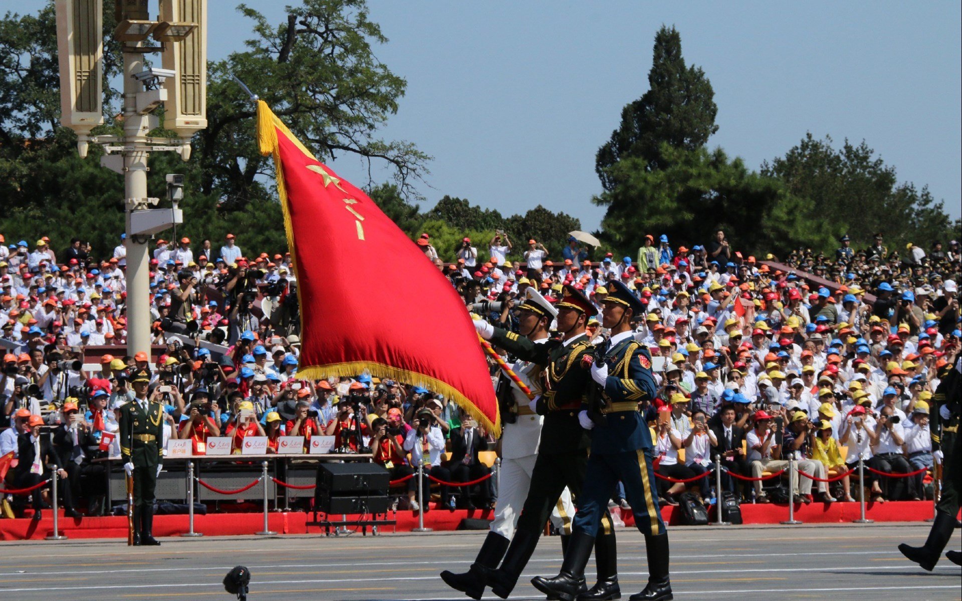 开云kaiyun-“马科斯·梅特罗的防守技术与速度，为美洲狮队提供全方位保障”